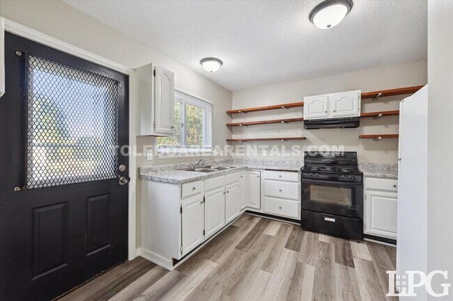 Building Photo - 1724 Ottawa Dr
