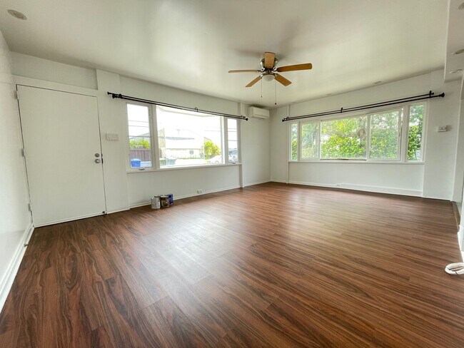 Main house living room - 255 Oneawa St