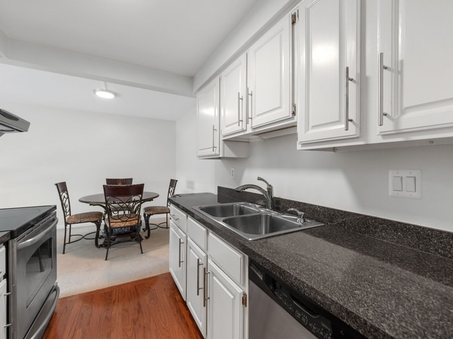 Foto del edificio - 411 S Old Woodward Ave