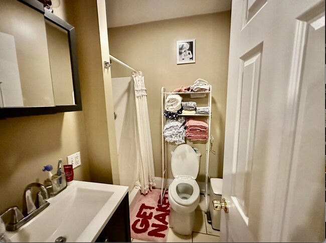 Foto del edificio - Exquisitely Renovated 4Bed Near BU and Lon...