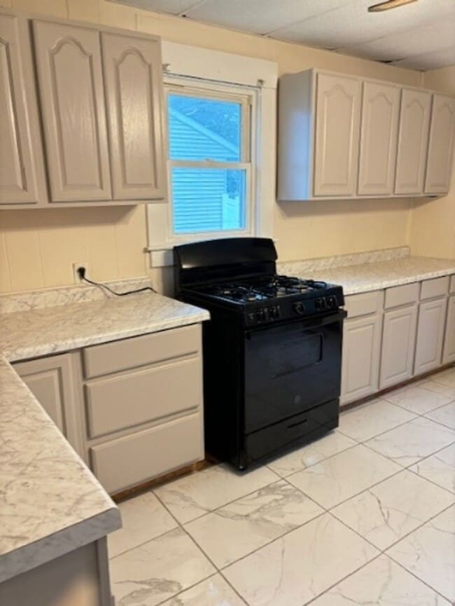 Building Photo - 710 E University Ave