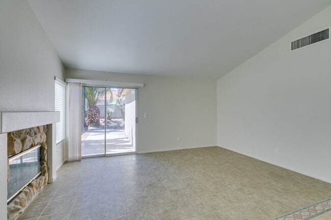 Foto del edificio - Cozy 3 bedroom single story house in Green Valley