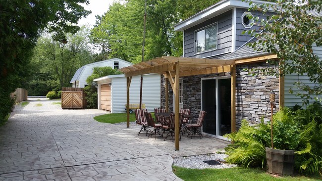 cottage - 1853 S Lakeshore Rd