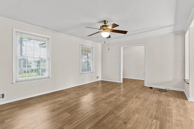 Foto del edificio - 2574 Richmond Hill Rd