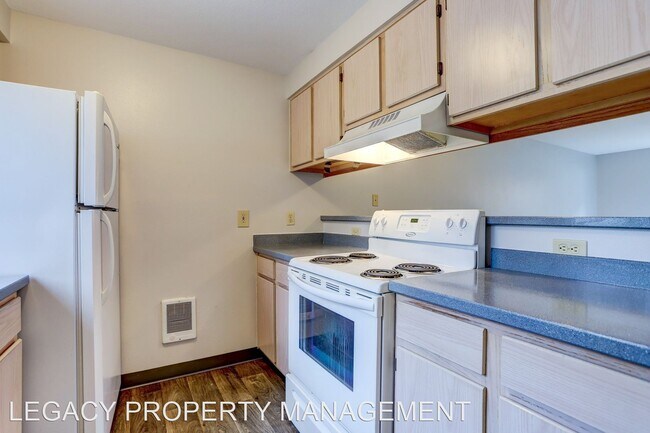 Foto del edificio - 12810-12850 SE Sherman St