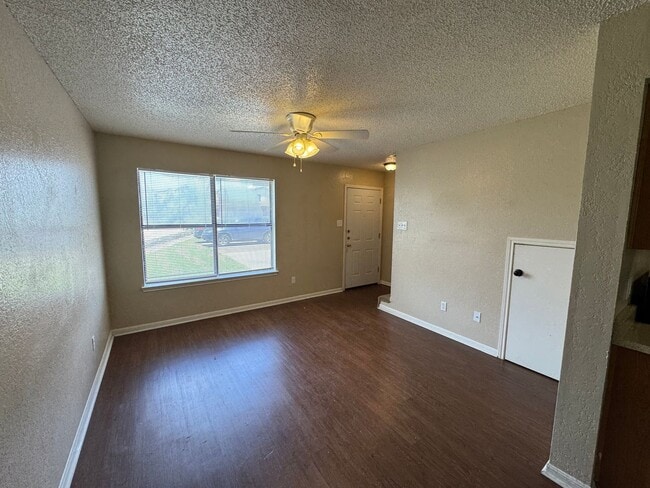 Building Photo - 1208 Monroe Loop