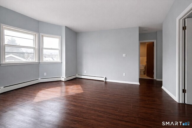 Foto del edificio - 230 N Main St