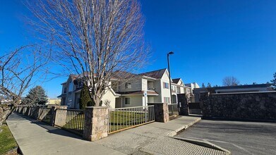 Building Photo - 304 Greensferry Rd