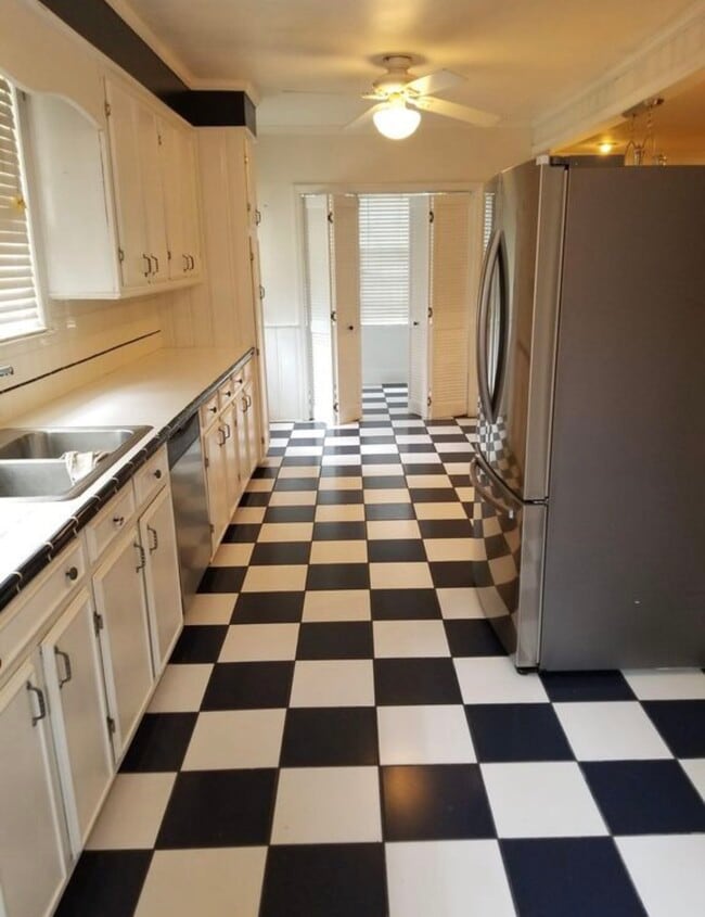 Building Photo - 295 Perryclear St