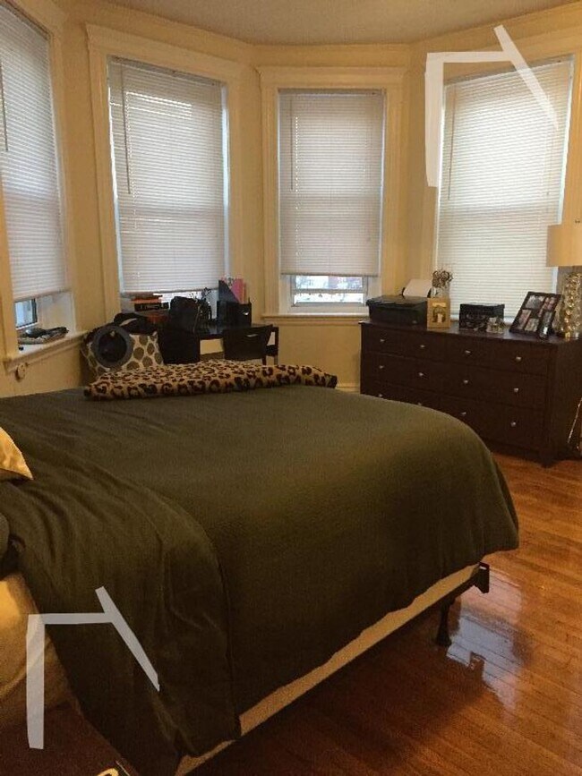 Foto del edificio - No brokers Fee, No Security Deposit, Heat,...