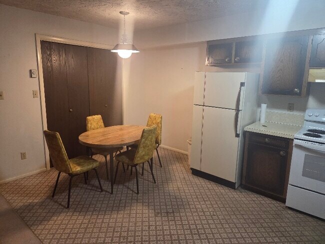 Building Photo - 197 Dale Dr