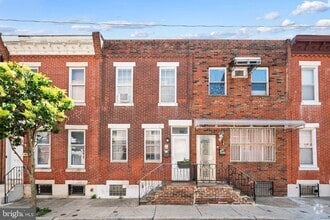 Building Photo - 904 Tree St