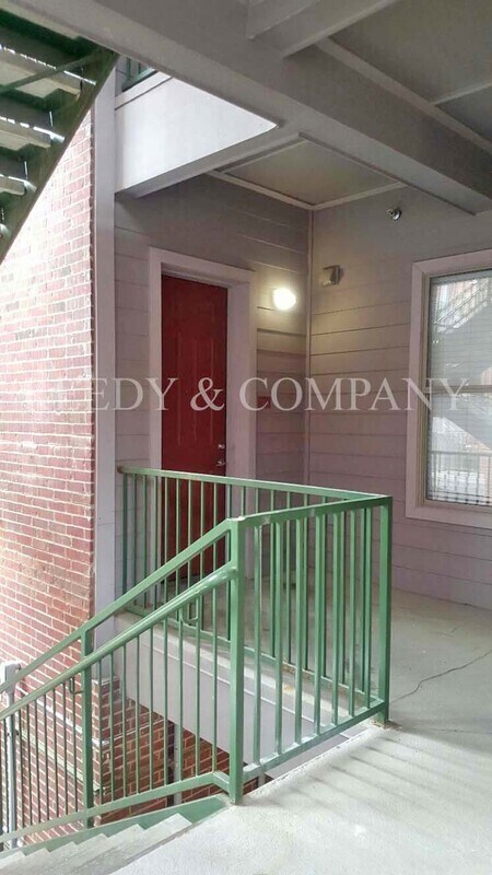 Primary Photo - 6 W Ge Patterson Ave