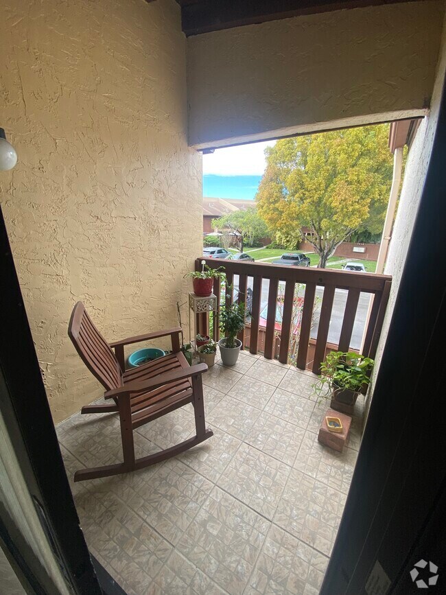 Snapper Creek Townhouses Apartments under 2,500 Miami, FL