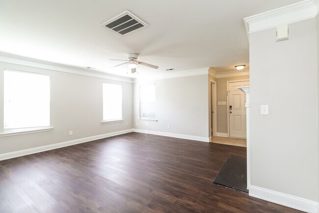 Foto del edificio - 4500 Red Hook Rd
