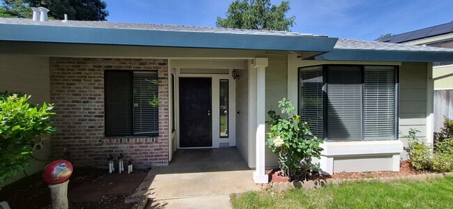 Building Photo - 642 Silvertop Way