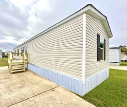 Building Photo - 3550 Carlyss Dr