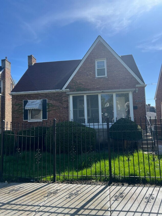 Primary Photo - Welcome to your new home! Discover 10123 S...