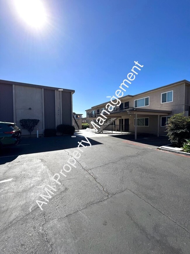 Building Photo - 1433 Hemlock Ave