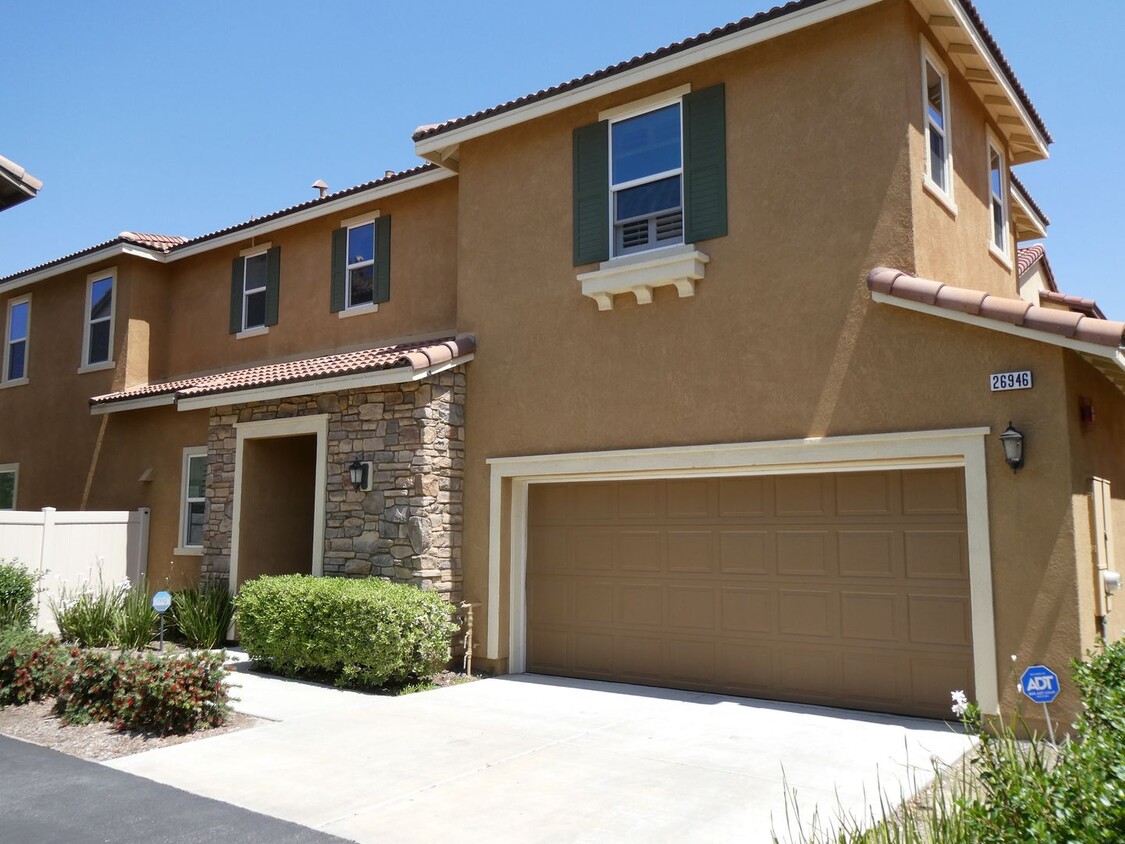 Primary Photo - Trestles 4 Bedroom Home with Pool in Canyo...