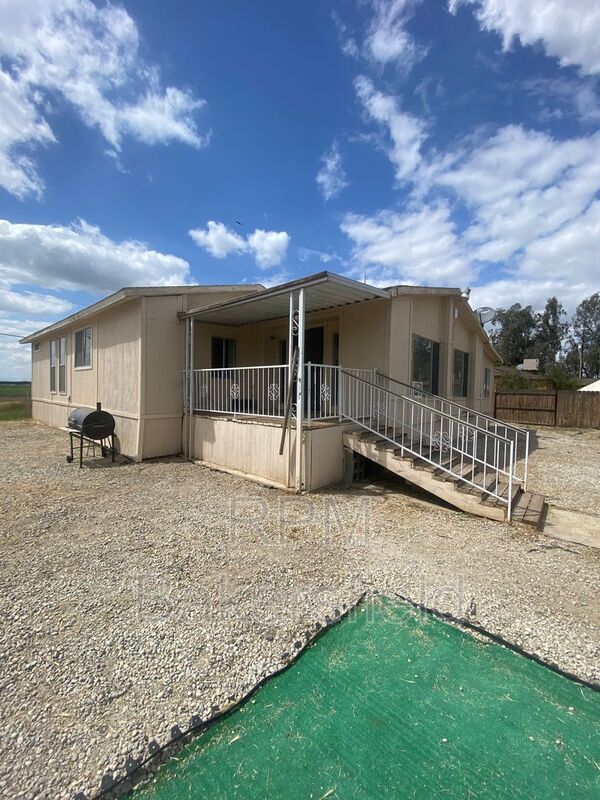 12604 Ashe Rd Unit House B, Bakersfield, CA 93313 Condo for Rent in