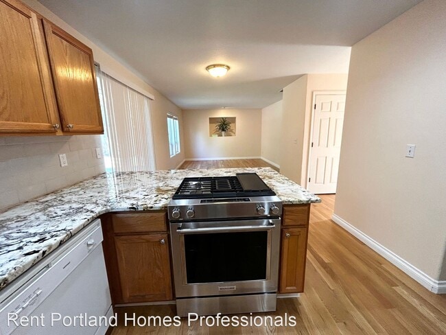 Building Photo - 4 br, 2.5 bath House - 10944 NW Barrett Way