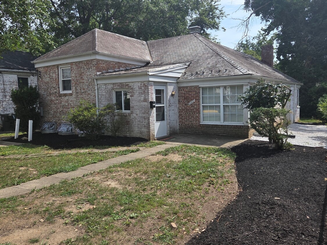 Foto principal - 7307 Dickinson Ave