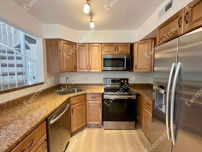 Building Photo - 6775 S Ivy St