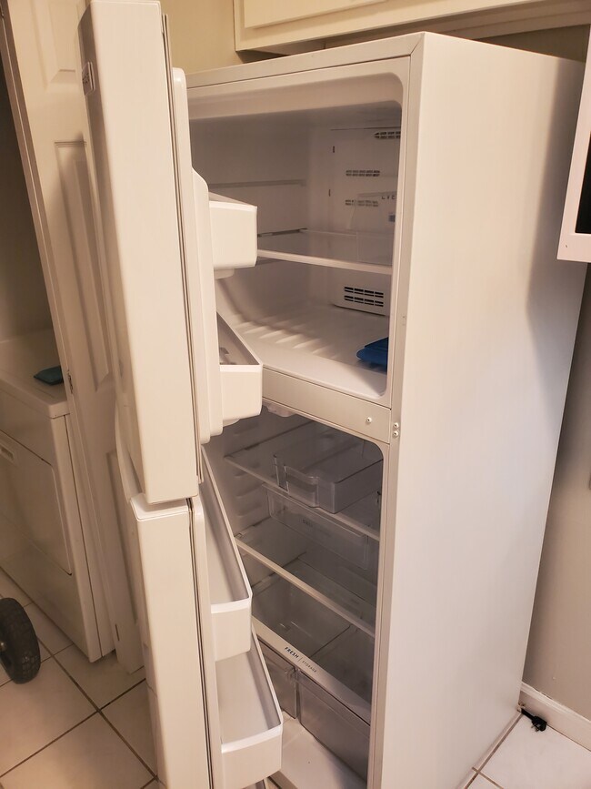 New refrigerator. - 17067 Sandalwood Creek Dr