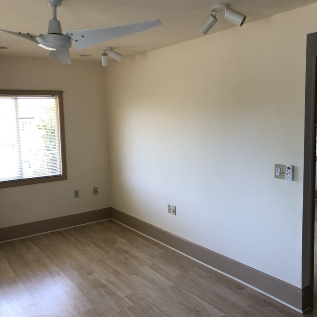 Living Room - 3708A Claudine St