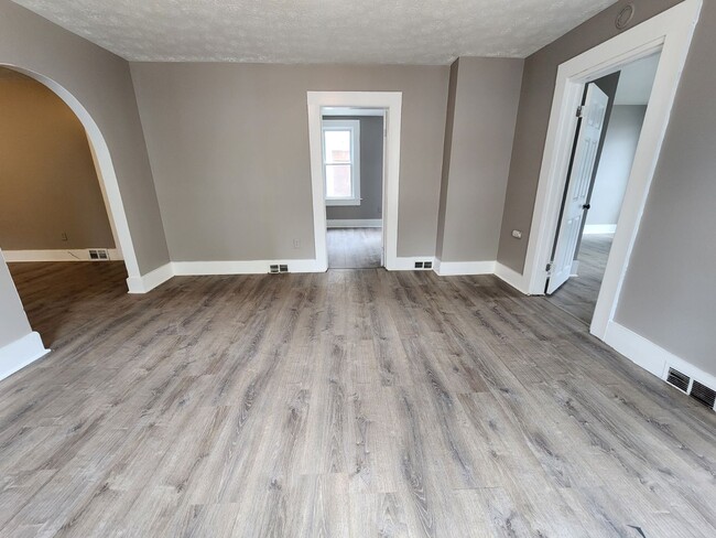 Building Photo - Three Bedroom Single Family Home!