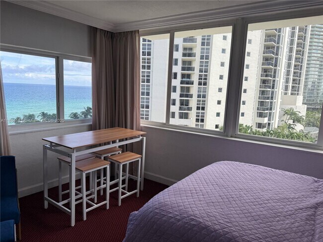 Foto del edificio - 19201 Collins Ave