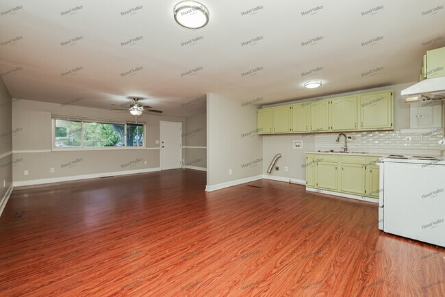 Foto del edificio - 4500 Henrich Dr