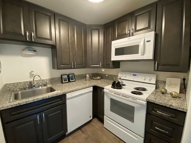 Foto del edificio - 828 Phoenix St NE