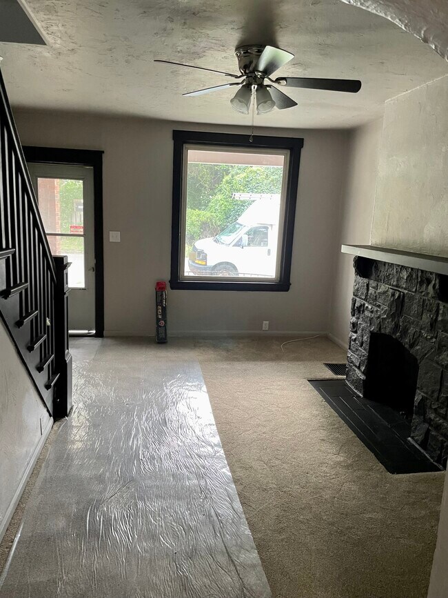 LR - 126 Redlyn St