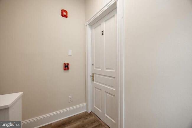Foto del edificio - 325 W Barnard St
