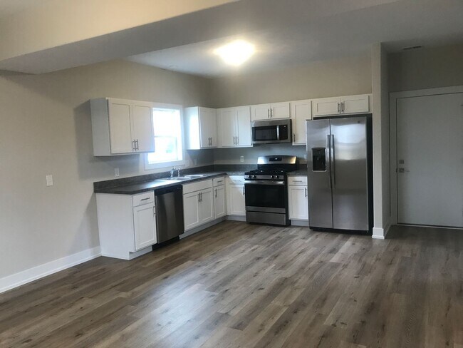 Foto del edificio - 3 bedroom 2 bath, 2 stall garage