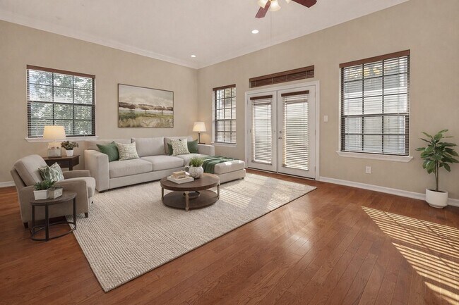 Foto del edificio - 2063 W 14th 1/2 St