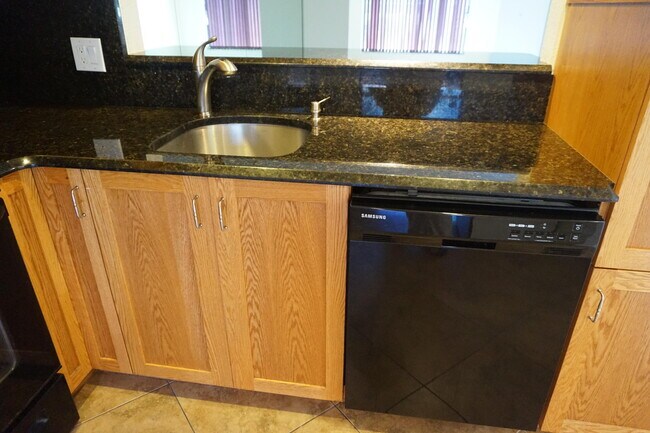 Foto del edificio - 6673 Moonlit Dr