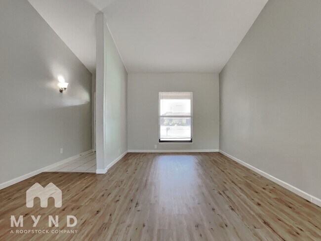 Building Photo - 1305 Armstrong Dr