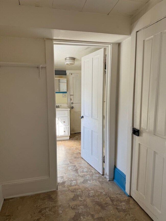 Foto del edificio - 317 W High St