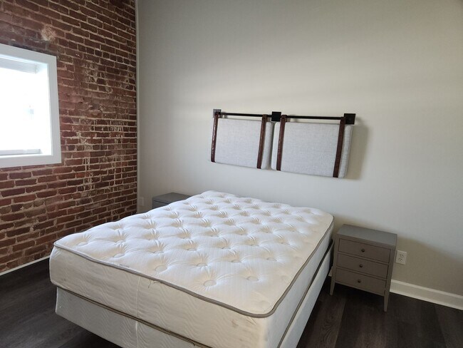 Foto del edificio - 2 bed 1 bath Furnished Apt in Downtown Bla...