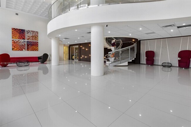 Foto del edificio - 5701 Collins Ave