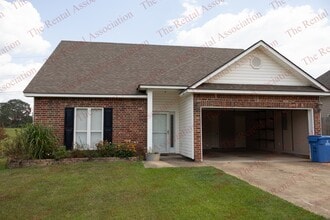 Building Photo - 2206 Desiree St