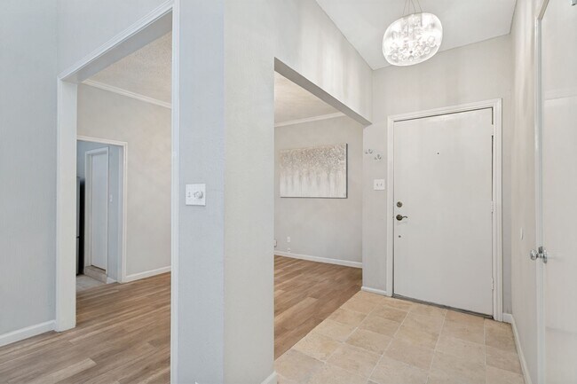 Foto del edificio - RENOVATED 3-BEDROOM HOME IN BRAUN STATION