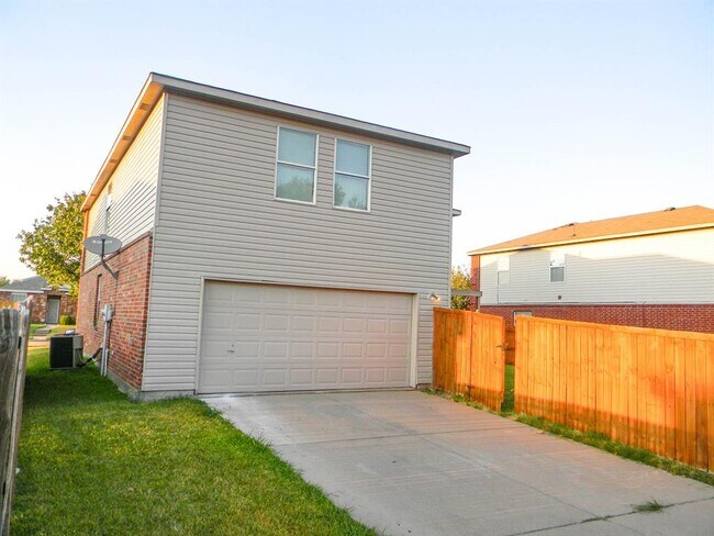 Building Photo - 720 Princeton Dr