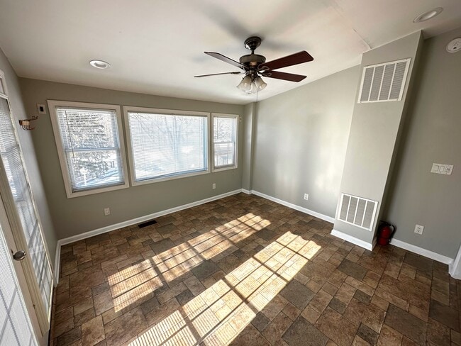 Sunroom - 5 Greenwich Dr