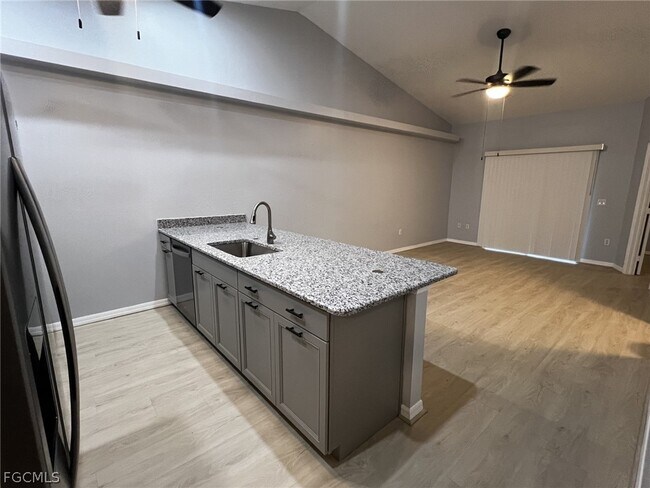 Foto del edificio - 1428 SE 24th Ave