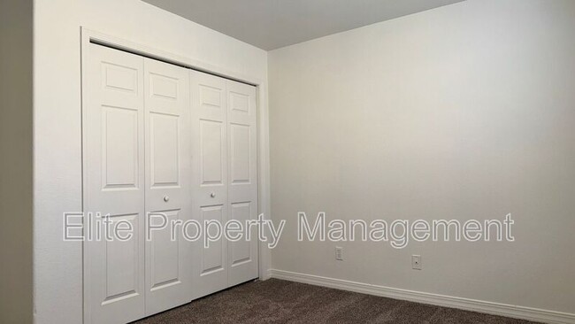 Foto del edificio - 163 S Stardust Cir