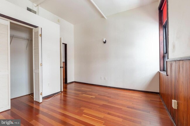 Building Photo - 35 S 13th St